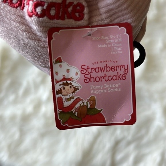 🆕 Strawberry Shortcake Fuzzy Babba Slipper Socks Size S/M Shoe Size 5.5-7.5 - Picture 6 of 7